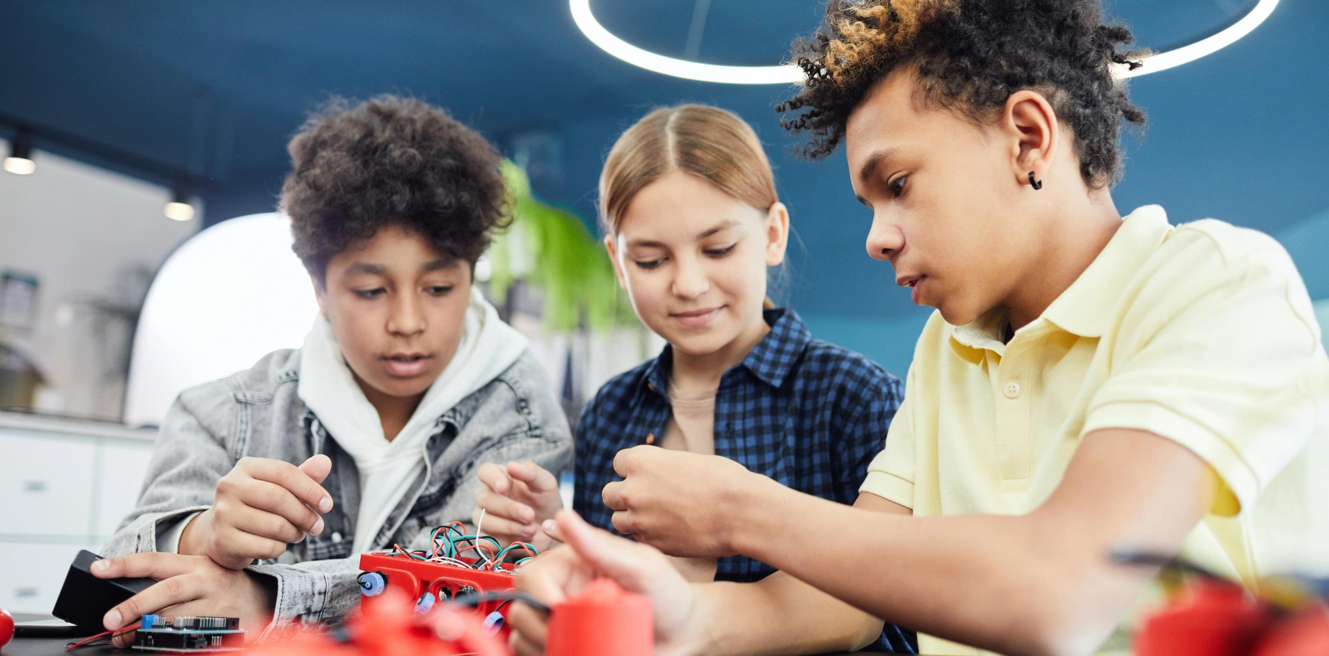 Image of kids in science class